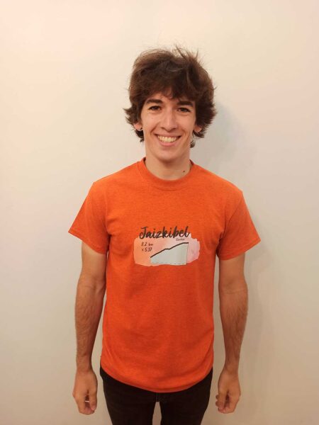 Camiseta naranja con el perfil de Jaizkibel